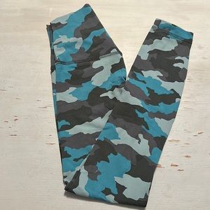 Lululemon blue/grey camo Align Legging 25” size 2